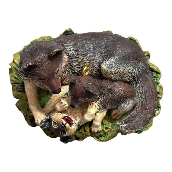 1998 Mark Newman Hallmark Cards Timber Wolves At Play Collectors Series Ornament - Picture 4 of 7